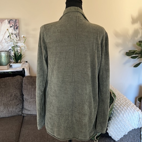 Barefoot Dreams Water fall
Olive Open Front Cardigan Size M - Picture 14 of 15